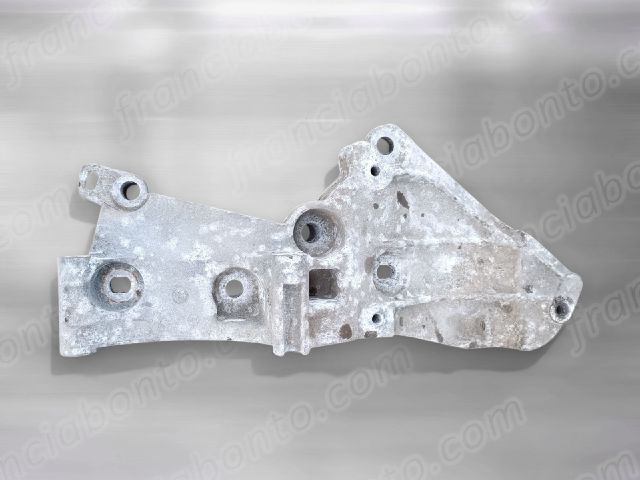 bontott RENAULT CLIO III Generátor Tartó Bak