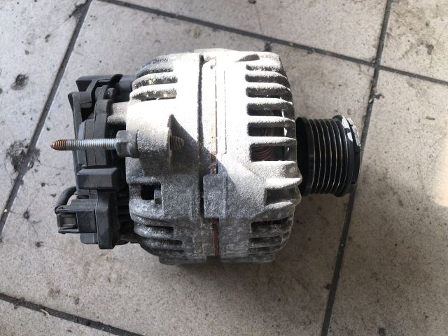 bontott RENAULT CLIO III Generátor