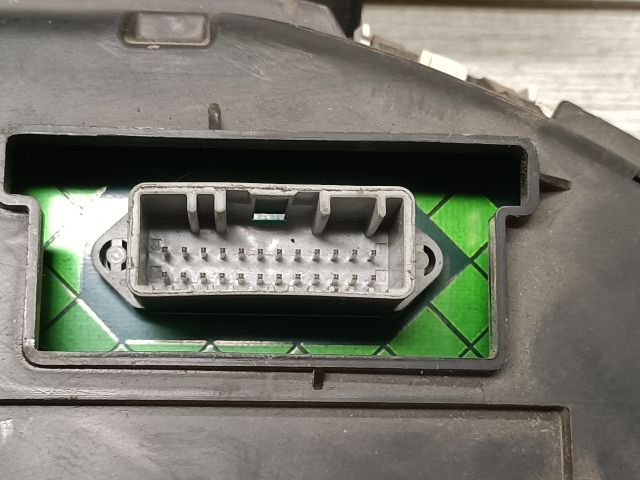 bontott RENAULT CLIO III Kilométeróra