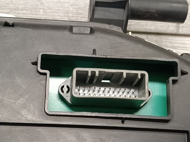 bontott RENAULT CLIO III Kilométeróra