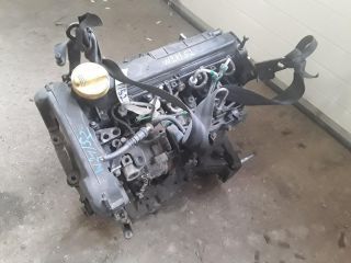 bontott RENAULT CLIO III Motor (Fűzött blokk hengerfejjel)