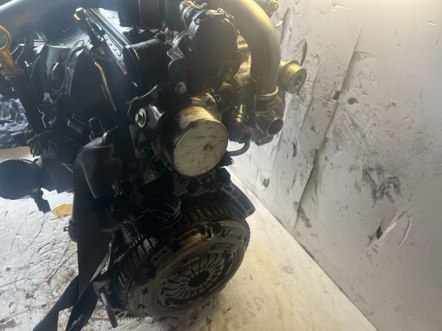 bontott RENAULT CLIO III Motor (Fűzött blokk hengerfejjel)