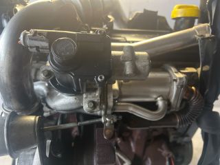 bontott RENAULT CLIO III Motor (Fűzött blokk hengerfejjel)