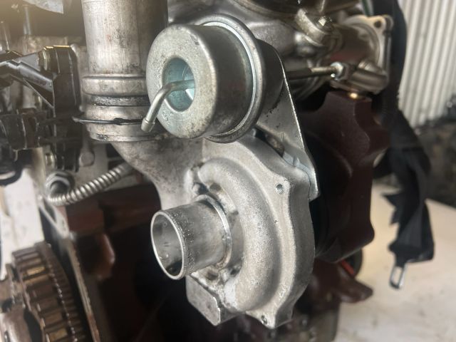 bontott RENAULT CLIO III Motor (Fűzött blokk hengerfejjel)