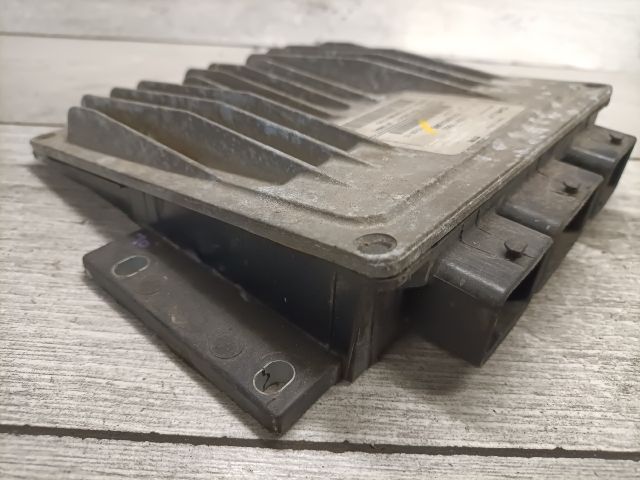 bontott RENAULT CLIO III Motorvezérlő