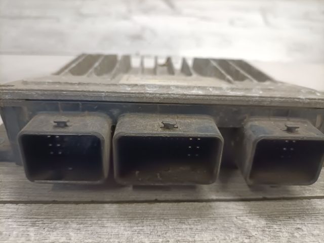 bontott RENAULT CLIO III Motorvezérlő