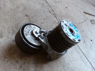 bontott RENAULT CLIO III Szíjfeszítő Görgő