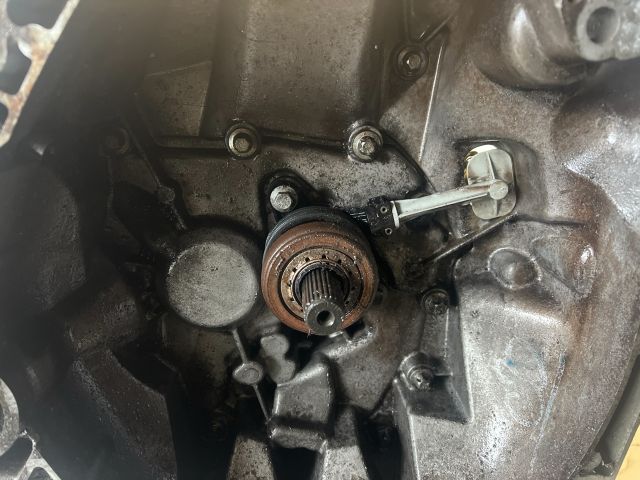 bontott RENAULT CLIO III Váltó (Mechanikus)