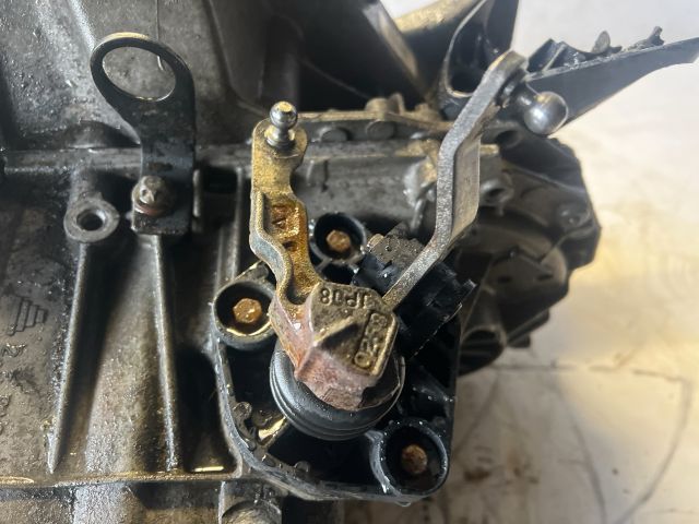 bontott RENAULT CLIO III Váltó (Mechanikus)