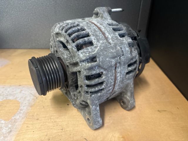 bontott RENAULT CLIO III Generátor