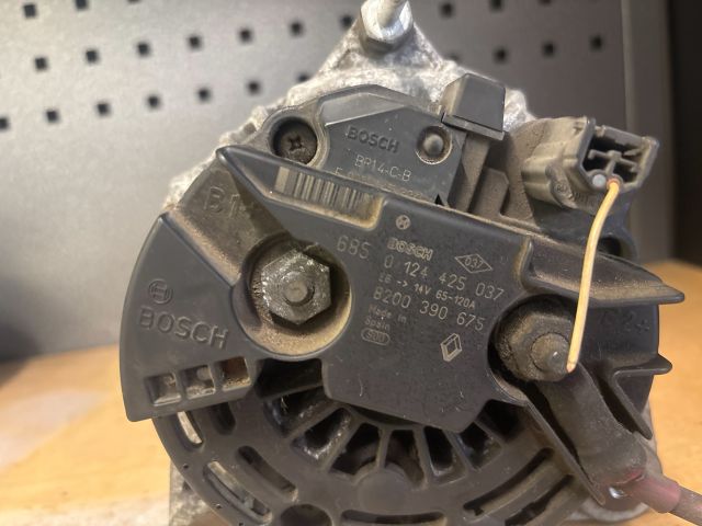 bontott RENAULT CLIO III Generátor