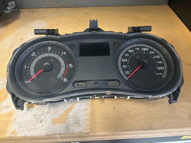 bontott RENAULT CLIO III Kilométeróra