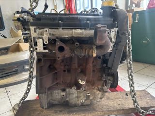 bontott RENAULT CLIO III Komplett Motor (Segédberendezésekkel)