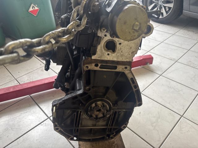bontott RENAULT CLIO III Komplett Motor (Segédberendezésekkel)