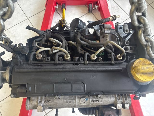 bontott RENAULT CLIO III Komplett Motor (Segédberendezésekkel)