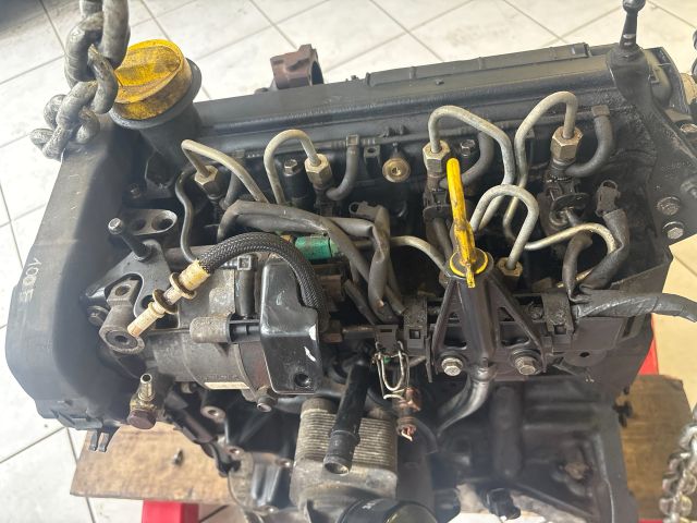 bontott RENAULT CLIO III Komplett Motor (Segédberendezésekkel)
