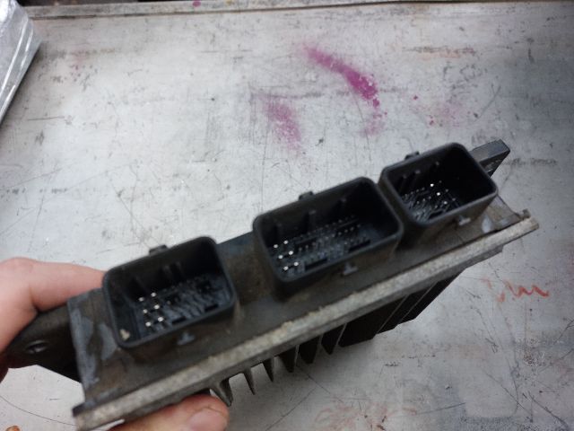 bontott RENAULT CLIO III Motorvezérlő