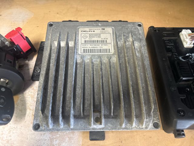 bontott RENAULT CLIO III Motorvezérlő