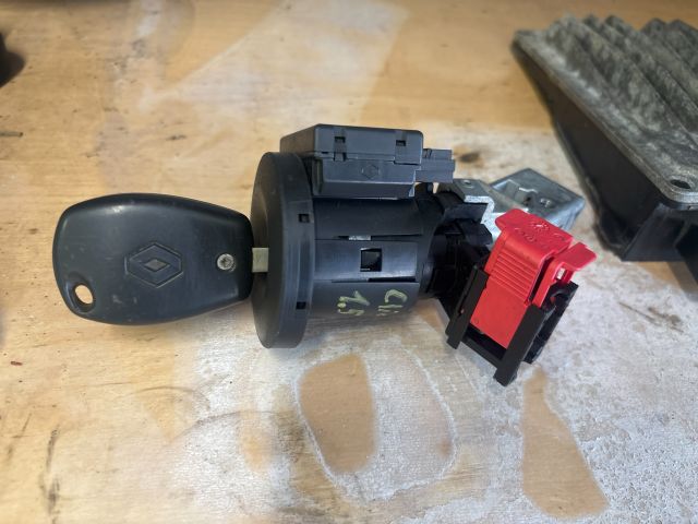 bontott RENAULT CLIO III Motorvezérlő