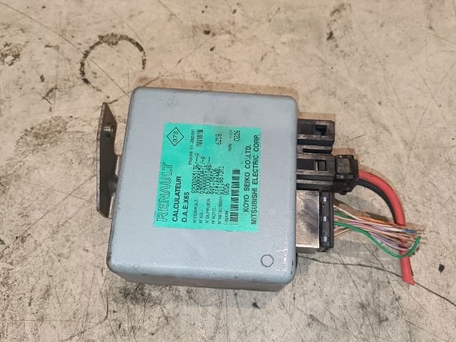 bontott RENAULT CLIO III Szervó Szivattyú Elektronika