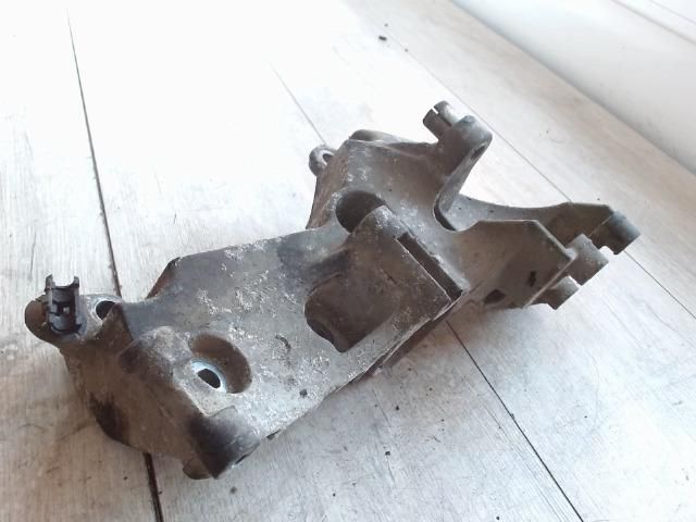 bontott RENAULT CLIO III Generátor Tartó Bak