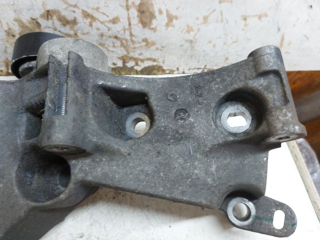 bontott RENAULT CLIO III Generátor Tartó Bak