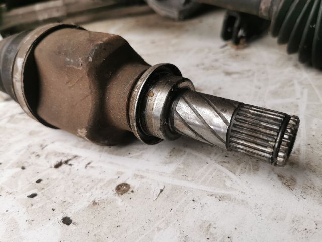 bontott RENAULT CLIO III Jobb Féltengely