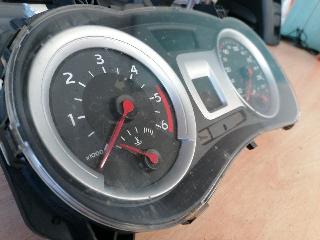 bontott RENAULT CLIO III Kilométeróra