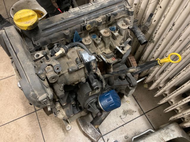 bontott RENAULT CLIO III Motor (Fűzött blokk hengerfejjel)