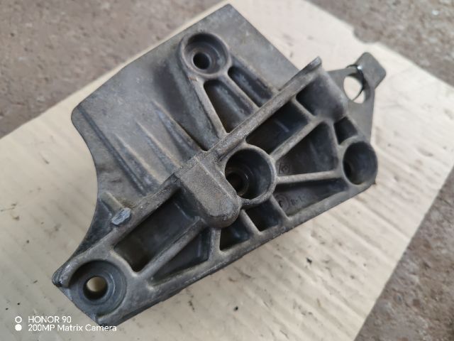 bontott RENAULT CLIO III Motor Tartó Bak (Fém)