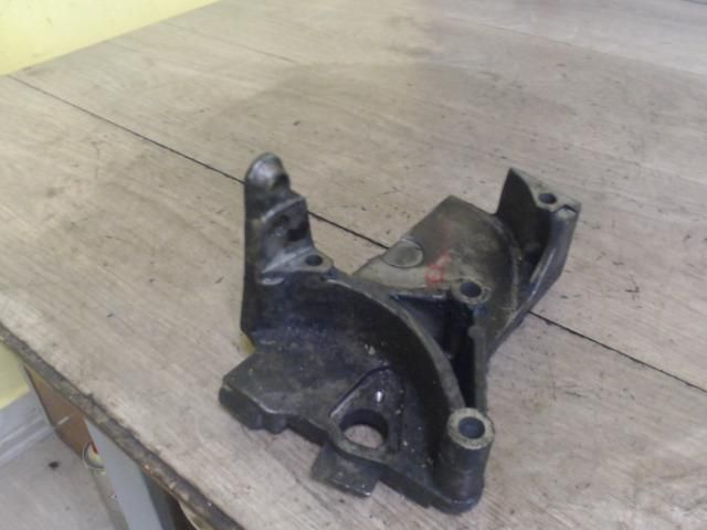 bontott RENAULT CLIO III Motor Tartó Bak (Fém)