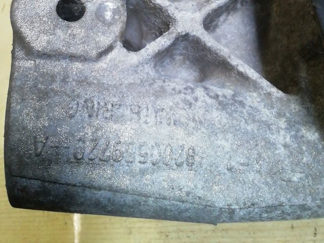 bontott RENAULT CLIO III Motor Tartó Bak Jobb