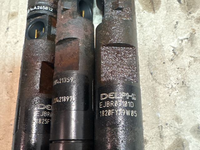 bontott RENAULT CLIO III Porlasztó Sor / Híd