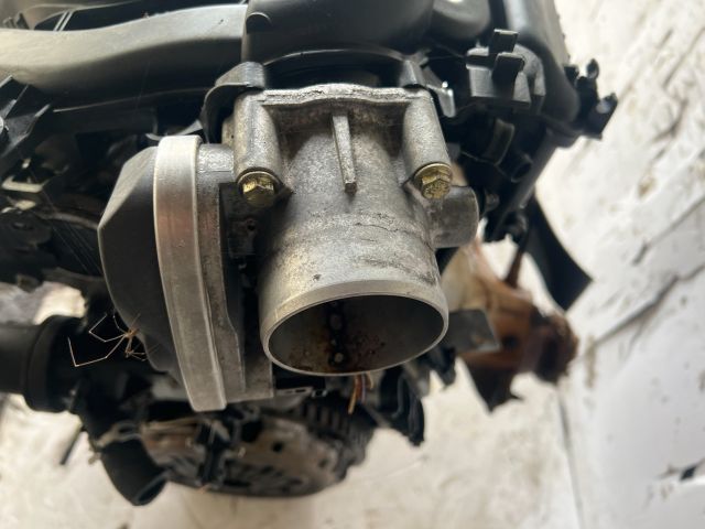 bontott RENAULT CLIO III Motor (Fűzött blokk hengerfejjel)