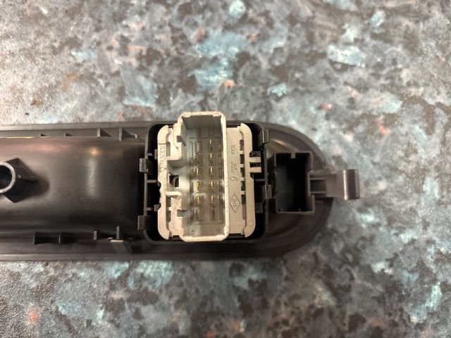 bontott RENAULT CLIO III Ablakemelő Kapcsoló Négyes / Kettes