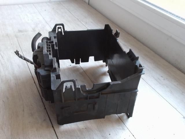 bontott RENAULT CLIO III Akkumulátor Tartó