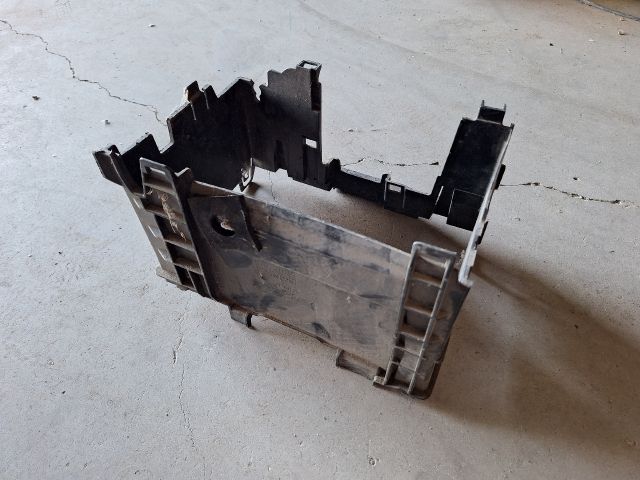 bontott RENAULT CLIO III Akkumulátor Tartó