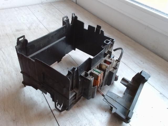 bontott RENAULT CLIO III Akkumulátor Tartó