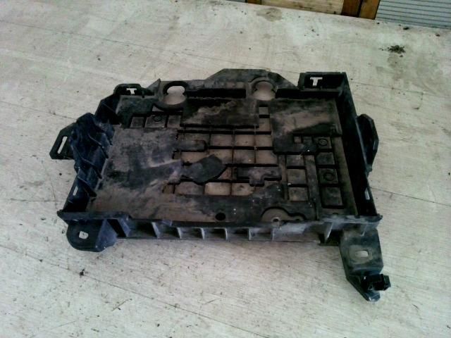 bontott RENAULT CLIO III Akkumulátor Tartó