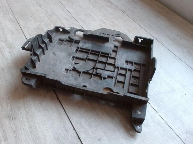 bontott RENAULT CLIO III Akkumulátor Tartó