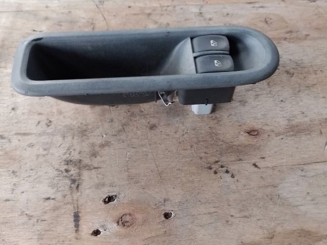 bontott RENAULT CLIO III Bal első Ablakemelő Kapcsoló