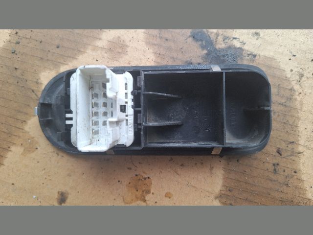 bontott RENAULT CLIO III Bal első Ablakemelő Kapcsoló