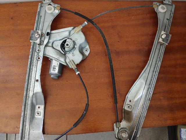 bontott RENAULT CLIO III Bal első Ablakemelő Szerkezet (Elektromos)