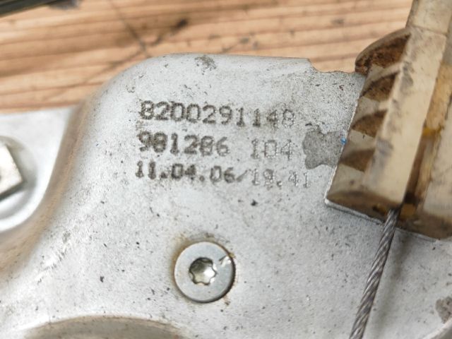 bontott RENAULT CLIO III Bal első Ablakemelő Szerkezet (Elektromos)