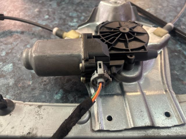 bontott RENAULT CLIO III Bal első Ablakemelő Szerkezet (Elektromos)