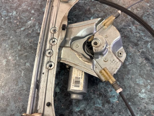 bontott RENAULT CLIO III Bal első Ablakemelő Szerkezet (Elektromos)