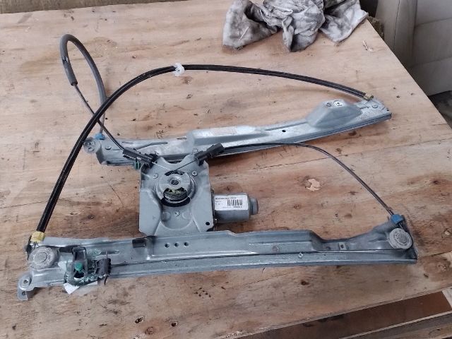 bontott RENAULT CLIO III Bal első Ablakemelő Szerkezet (Elektromos)