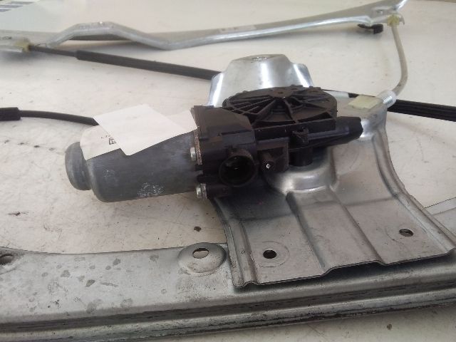 bontott RENAULT CLIO III Bal első Ablakemelő Szerkezet (Elektromos)