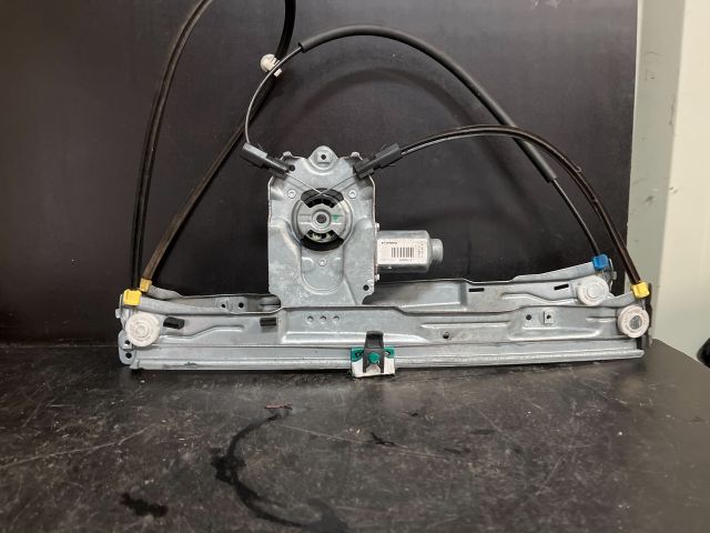 bontott RENAULT CLIO III Bal első Ablakemelő Szerkezet (Elektromos)