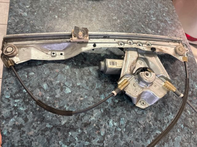 bontott RENAULT CLIO III Bal első Ablakemelő Szerkezet (Elektromos)